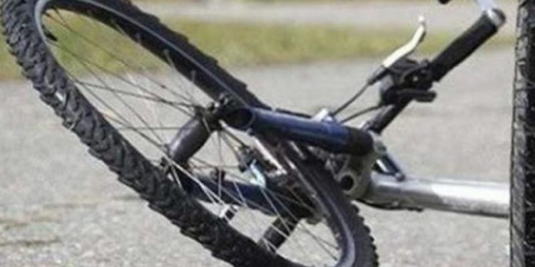 Συνελήφθη νεαρός που παρέσυρε και εγκατέλειψε 32χρονο ποδηλάτη