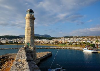 Ρέθυμνο: Περιπέτεια για 55χρονο ναυτικό που έπεσε από πλοίο στη θάλασσα