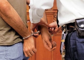Συνελήφθη στην Παραμυθιά μέλος σπείρας απατεώνων