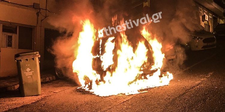 Τουρκικό ΥΠΕΞ: Να συλληφθούν αυτοί που έκαψαν το αυτοκίνητο του Τούρκου διπλωμάτη στη Θεσσαλονίκη