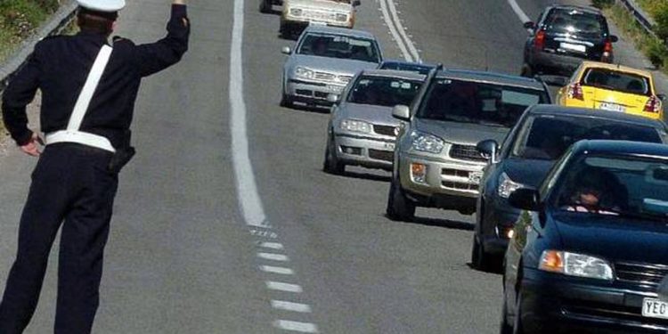 Έκτακτα μέτρα της Τροχαίας για την έξοδο των Χριστουγέννων