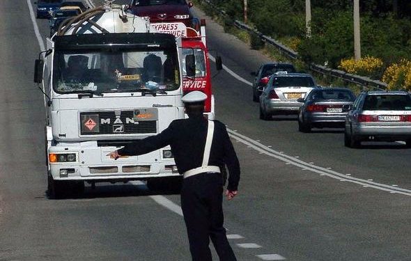 Έκτακτα μέτρα της Τροχαίας, με παρεμβάσεις, «μυστικούς» τροχονόμους και απαγόρευση φορτηγών από αύριο