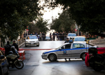 Ύποπτη βαλίτσα στην πλατεία Κολωνακίου