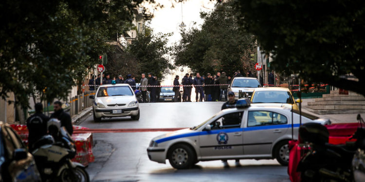 Ύποπτη βαλίτσα στην πλατεία Κολωνακίου