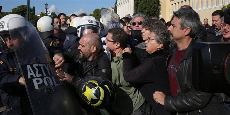 Επεισόδια και χημικά στο Ζάππειο (ΒΙΝΤΕΟ)