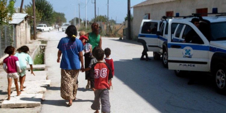 Άκαρπες οι επιχειρήσεις της ΕΛ.ΑΣ. σε καταυλισμούς Ρομά για τους δολοφόνους της 77χρονης