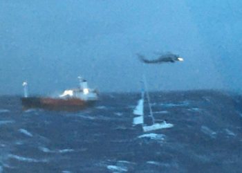 Επιχείρηση διάσωσης 4 επιβαινόντων ιστιοφόρου στον Σαρωνικό- ΦΩΤΟ