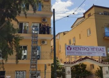 Παρέμβαση φεμινιστικού τομέα “Ρουβίκωνα” στο Κέντρο Υγείας Πατησίων