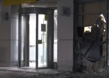 Ανατίναξαν ATM τα ξημερώματα στη Λυκόβρυση (ΦΩΤΟ)