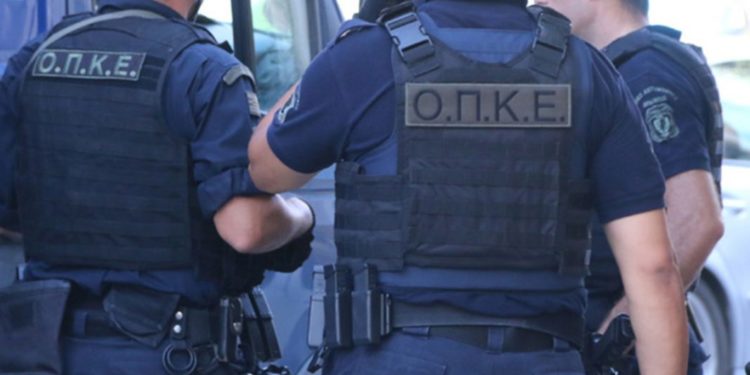 Αστυνομικοί της ΟΠΚΕ τραυματίστηκαν από κατολίσθηση βράχων στην Εύβοια