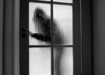 1976: Διαρρήκτες από το μέλλον με “επώνυμα” θύματα