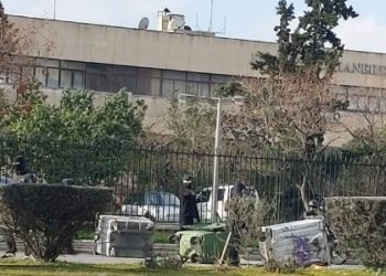 Επίθεση με πέτρες και μπογιές στη Γενική Γραμματεία Κοινοτικών Πόρων (ΦΩΤΟ)