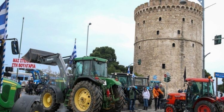 Αγρότες θα αποκλείσουν με τρακτέρ την Εγνατία