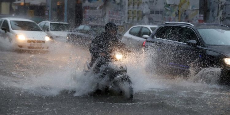 Επιδείνωση του καιρού από την Κυριακή με χιονοπτώσεις, παγετό, θυελλώδεις ανέμους και καταιγίδες