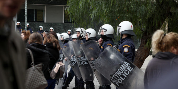 Σε συναγερμό η ΕΛΑΣ στο Σύνταγμα λόγω συγκεντρώσεων για τους μετανάστες