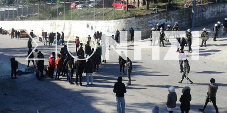 Επεισόδια και χημικά έξω από το ΚΥΤ της Μόριας
