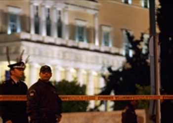 2010: Για πρώτη φορά στόχος τρομοκρατών η Βουλή