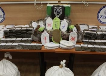 “Μπλόκο” σε 1,2 τόνους κάνναβη μέσα σε χουρμάδες – ΒΙΝΤΕΟ