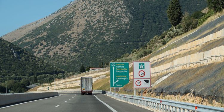 Ειδικοί έλεγχοι σε φορτηγά, στην Ιόνια Οδό