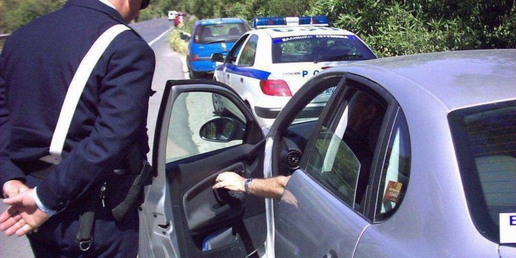 “Γκαζιάρηδες” ή μεθυσμένοι σχεδόν τέσσερις στους δέκα οδηγούς