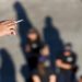 Έξω για τσιγάρο, ακόμη και με -5 βαθμούς Κελσίου!