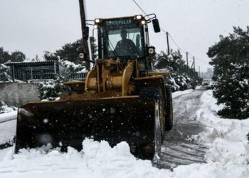 Εκχιονιστικά μηχανήματα έστειλε η Περιφέρεια Αττικής στον Δήμο Μάνδρας-Ειδυλλίας