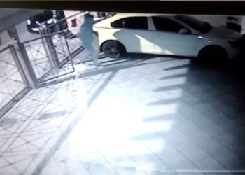 Διαρρήκτης-αίλουρος “άνοιξε” αυτοκίνητο αστυνομικού – ΒΙΝΤΕΟ