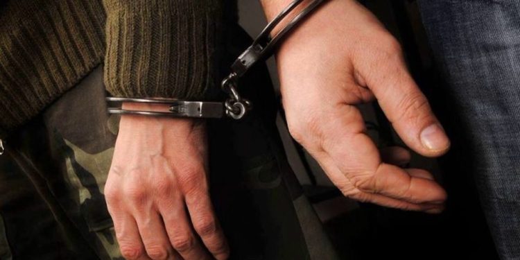Έπαινος σε δύο αστυνομικούς για επ’ αυτοφώρω σύλληψη διαρήκτη
