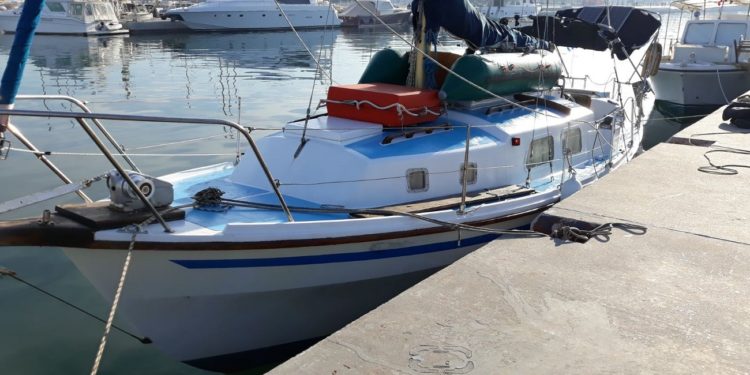 Κύκλωμα που μετέφερε παράνομους μετανάστες με ιστιοφόρα στα χέρια της ΕΛΑΣ – ΒΙΝΤΕΟ