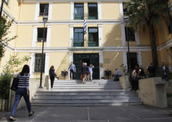 Απίστευτο: Κατηγορούμενοι για απάτες απολογήθηκαν μετά από 2,5 χρόνια!