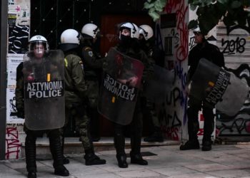 Τα ΜΑΤ που δεν έφυγαν και ο νέος κύκλος επιχειρήσεων στα Εξάρχεια