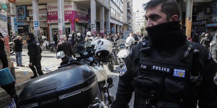 Κατόπιν εορτής η Αστυνομία στην οδό Μενάνδρου – Έλεγχοι και προσαγωγές αλλοδαπών