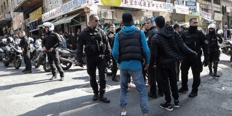 Άγριες συμμορίες στο Five Points της Αθήνας – Στο “και πέντε” η Αστυνομία