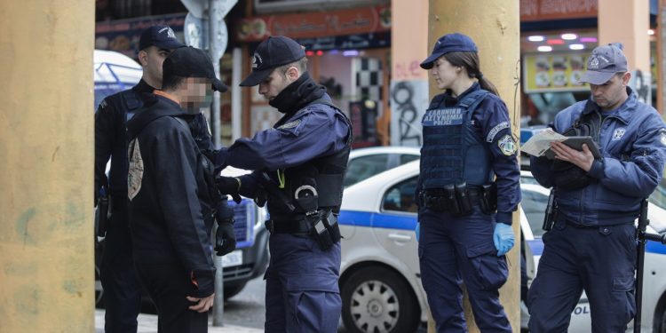 Συνεχίζονται οι επιχειρήσεις της ΕΛ.ΑΣ. στη Μενάνδρου