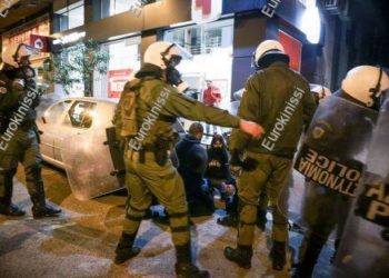 Ένταση στην πορεία διαμαρτυρίας φοιτητών από την ΑΣΟΕΕ (ΦΩΤΟ)