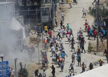 Μηταράκης: ερευνάται το ενδεχόμενο υποκίνησης των ταραχών στη Μόρια