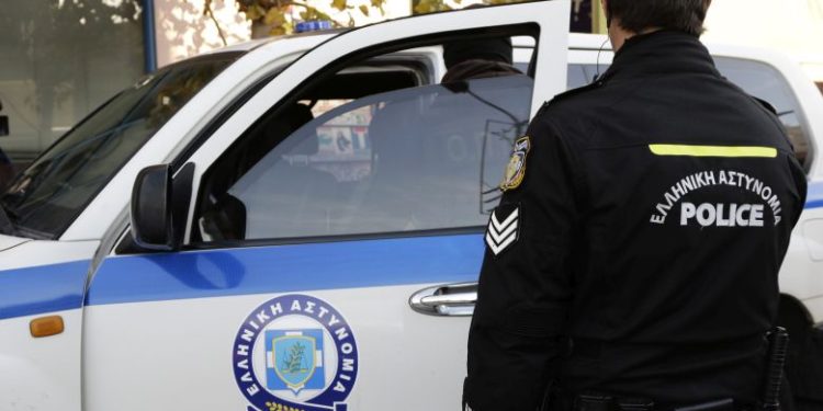 Με εγκαύματα αστυνομικός, μετά από μηχανική βλάβη του περιπολικού