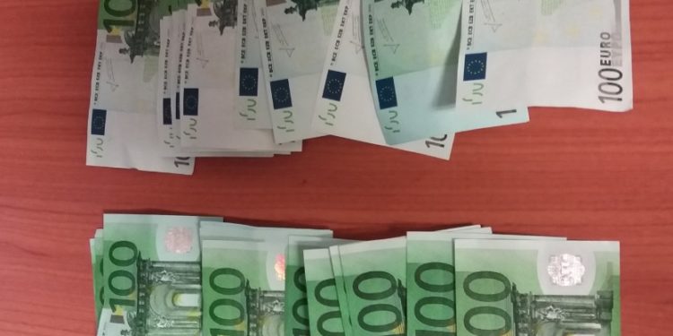 Πλήρωναν με πλαστά των 100 ευρώ, κρατούσαν και τα -γνήσια- ρέστα!