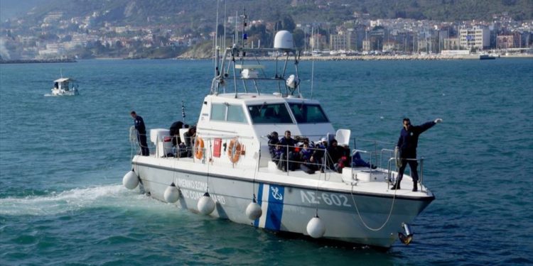 Περισσότεροι από 300 πρόσφυγες και μετανάστες στα ελληνικά νησιά το τελευταίο 24ωρο