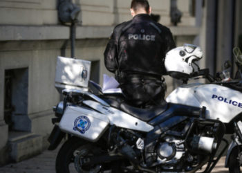 Αστυνομικός της ΔΙΑΣ λήστευε βενζινάδικα με το υπηρεσιακό όπλο!