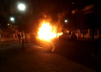 Πυρπόλησαν το αυτοκίνητο εκδότη στην Αγία Βαρβάρα – ΒΙΝΤΕΟ