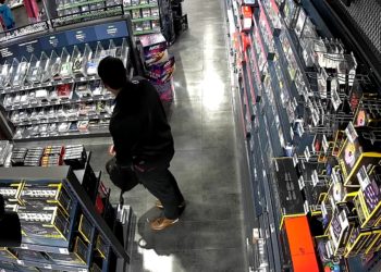 Ο 30χρονος που ρήμαζε τα καταστήματα ηλεκτρονικών – ΦΩΤΟ