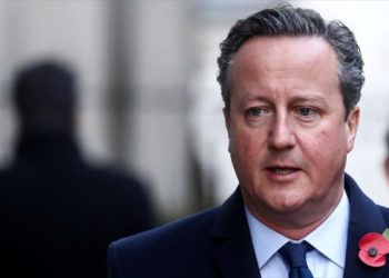 Ο σωματοφύλακας του Κάμερον ξέχασε το όπλο του στην τουαλέτα αεροπλάνου