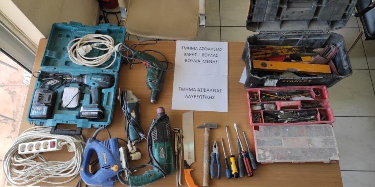Άνοιγαν αυτοκίνητα στην παραλιακή – Εξιχνιάστηκαν 27 διαρρήξεις