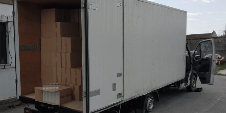 Ανατράπηκε φορτηγό με λαθραία τσιγάρα – Ο διακινητής το εγκατέλειψε και αναζητείται