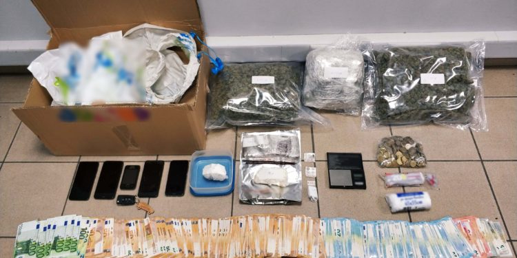 Απ’ το Βορρά μέχρι το Νότο… τέσσερα κιλά χασίς!