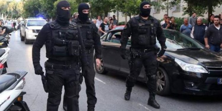 Επιχείρηση της αντιτρομοκρατικής σε Εξάρχεια και Σεπόλια – Προσαγωγές 26 Κούρδων