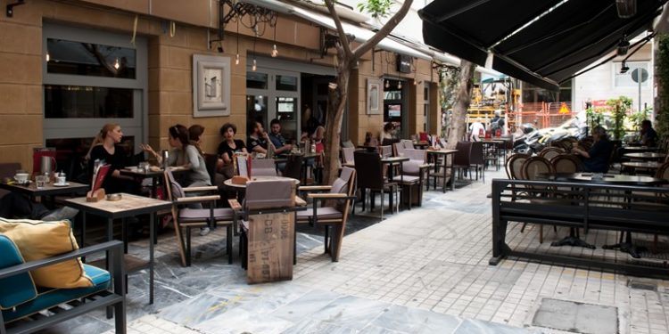 Στις ενενήντα έξι έφτασαν οι συλλήψεις για ανοιχτά καταστήματα – Συνεχίζει τους ελέγχους η ΕΛΑΣ