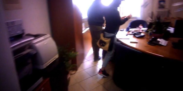 Ρουβίκωνας: Παρέμβαση στο γραφείο Βρούτση για το ασφαλιστικό