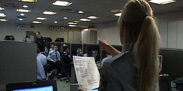 Το “100” καλούν οι πολίτες για τον κορωνοϊό – Πως τους κρατούν ψύχραιμους οι αστυνομικοί